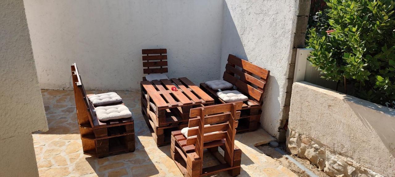 Apartmani Matela Petrcane Buitenkant foto