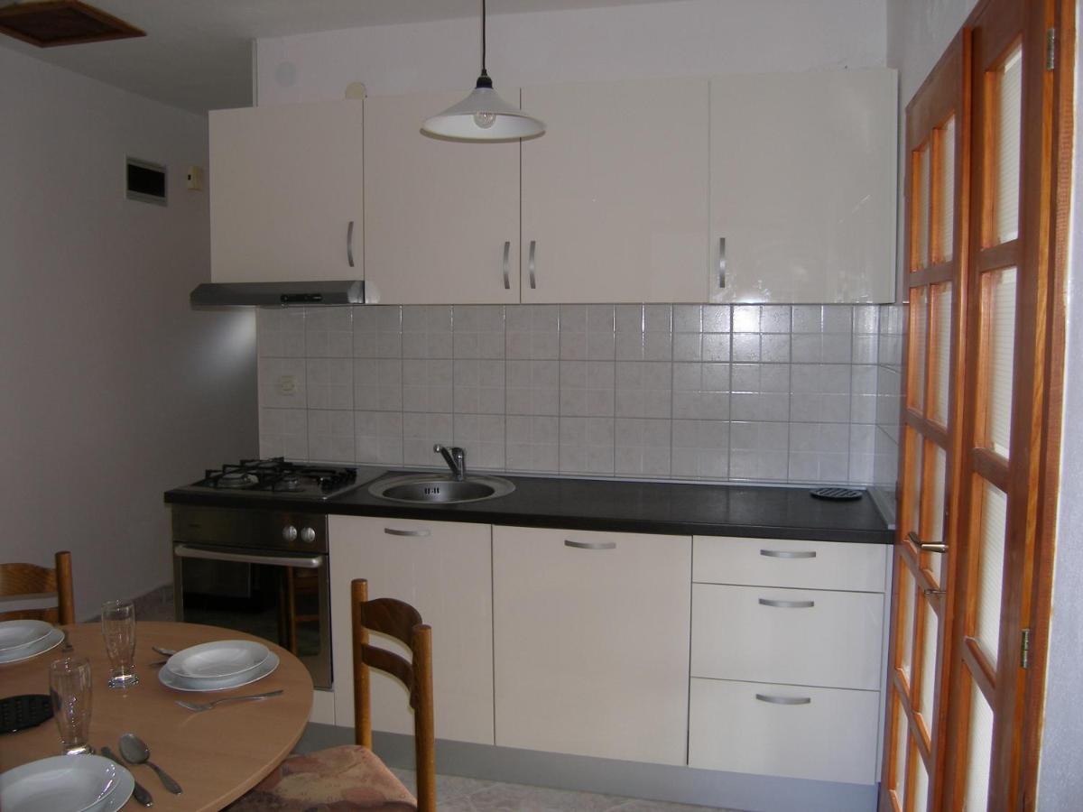Apartmani Matela Petrcane Buitenkant foto